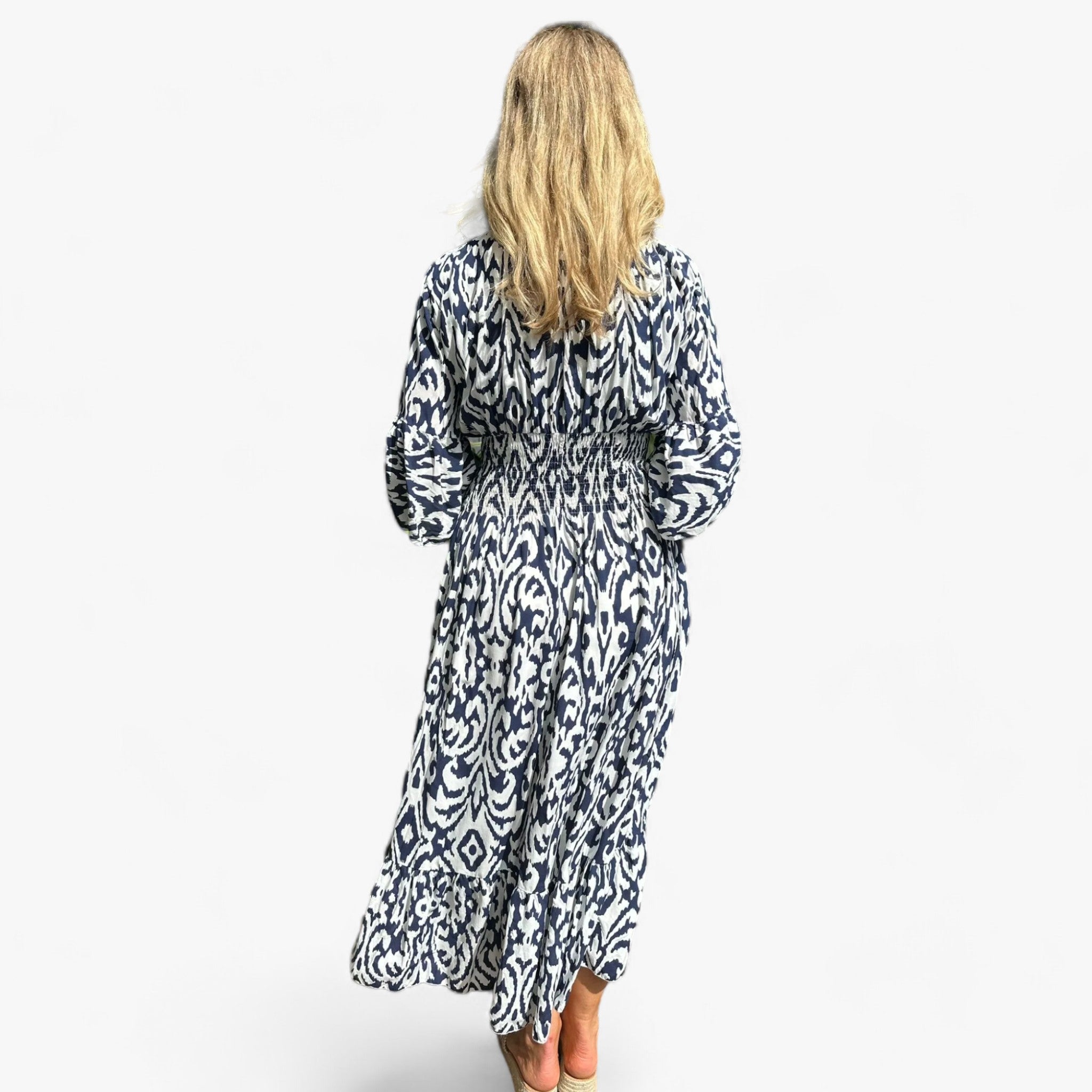 Großes Florales V-Ausschnitt-Kleid - Perfekt für Strandurlaube - - Großes Florales V-Ausschnitt-Kleid - Perfekt für Strandurlaube - €25 - Concept Frankfurt