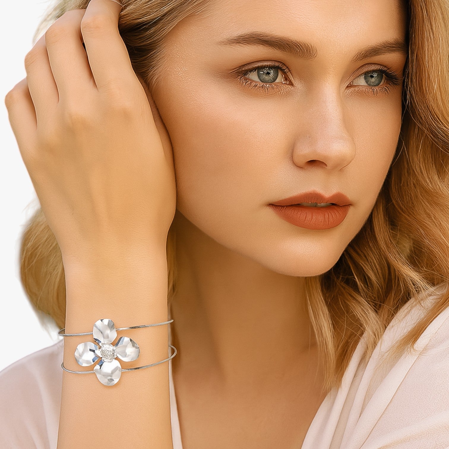 Vivian | Flora Gold Edelstahl Blumen Armreif, wasserdicht und elegant