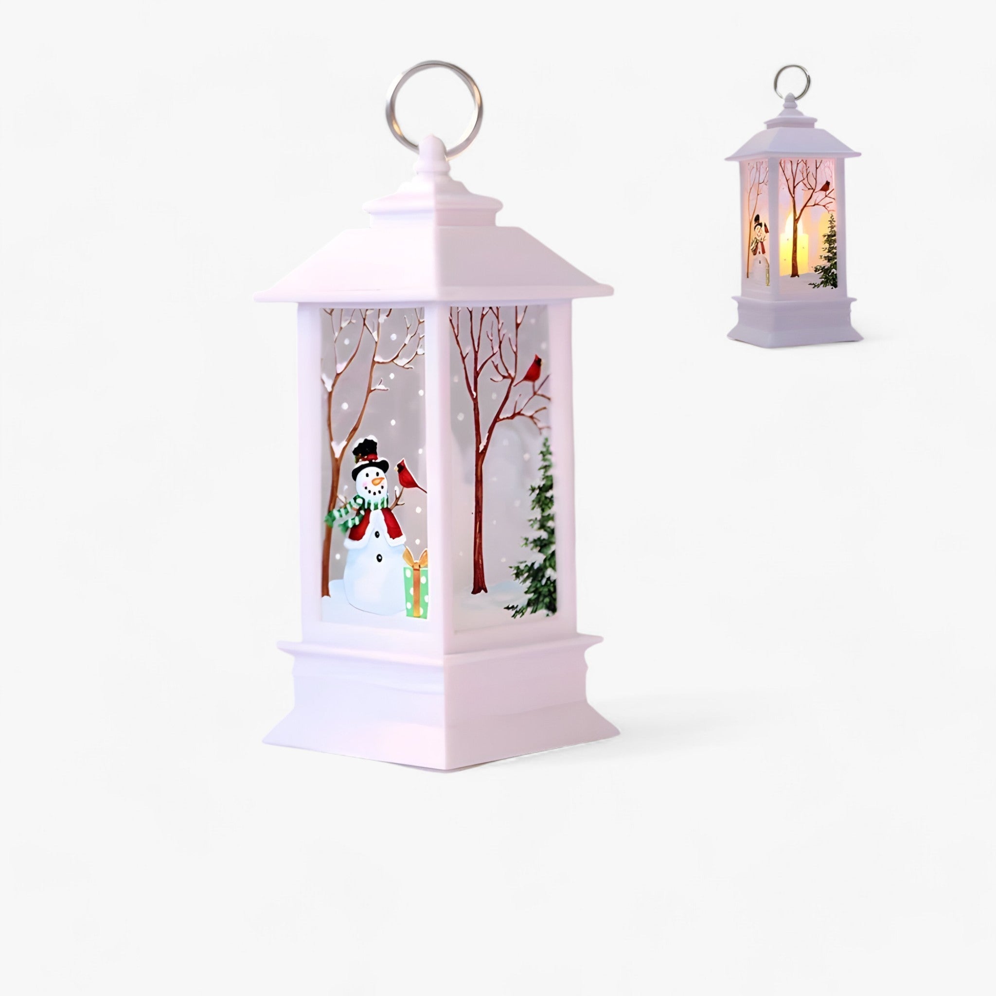 Beleuchtete Laterne mit Schneemann und Weihnachtsmann – festlicher Baumschmuck und Heimdekoration - E - Beleuchtete Laterne mit Schneemann und Weihnachtsmann – festlicher Baumschmuck und Heimdekoration- €25 - Concept Neurenberg