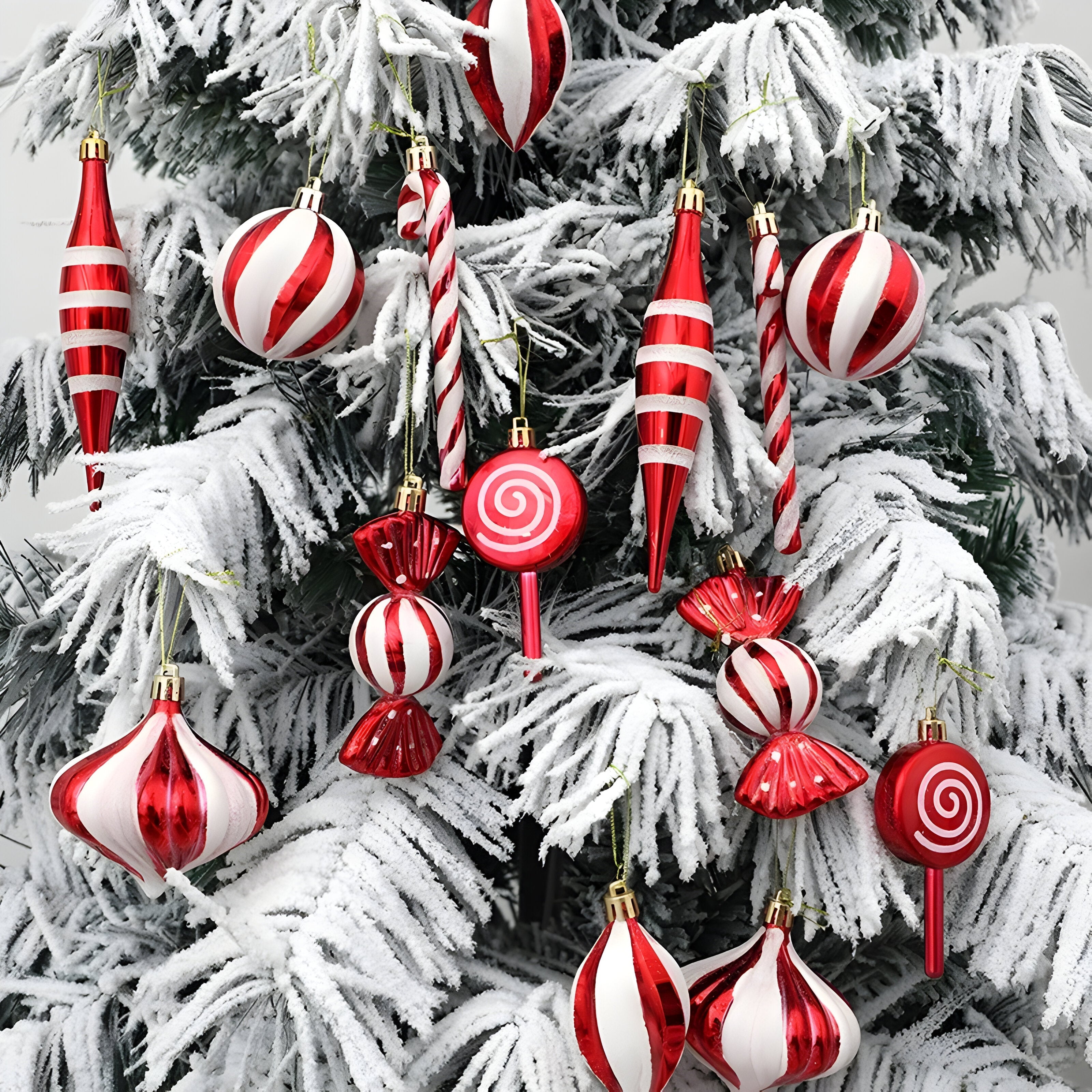 Rote Weihnachtskugeln – festliche Ornamente und Weihnachtsgeschenke - - Rote Weihnachtskugeln – festliche Ornamente und Weihnachtsgeschenke- €25 - Concept Düsseldorf