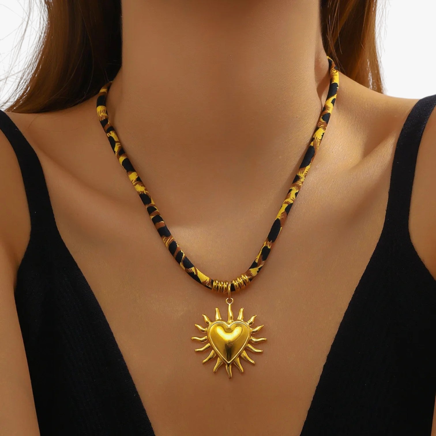 Maggie | Leoparden Charm-Halskette mit Golddetails Einzigartiger Stil und Perfektes Geschenk