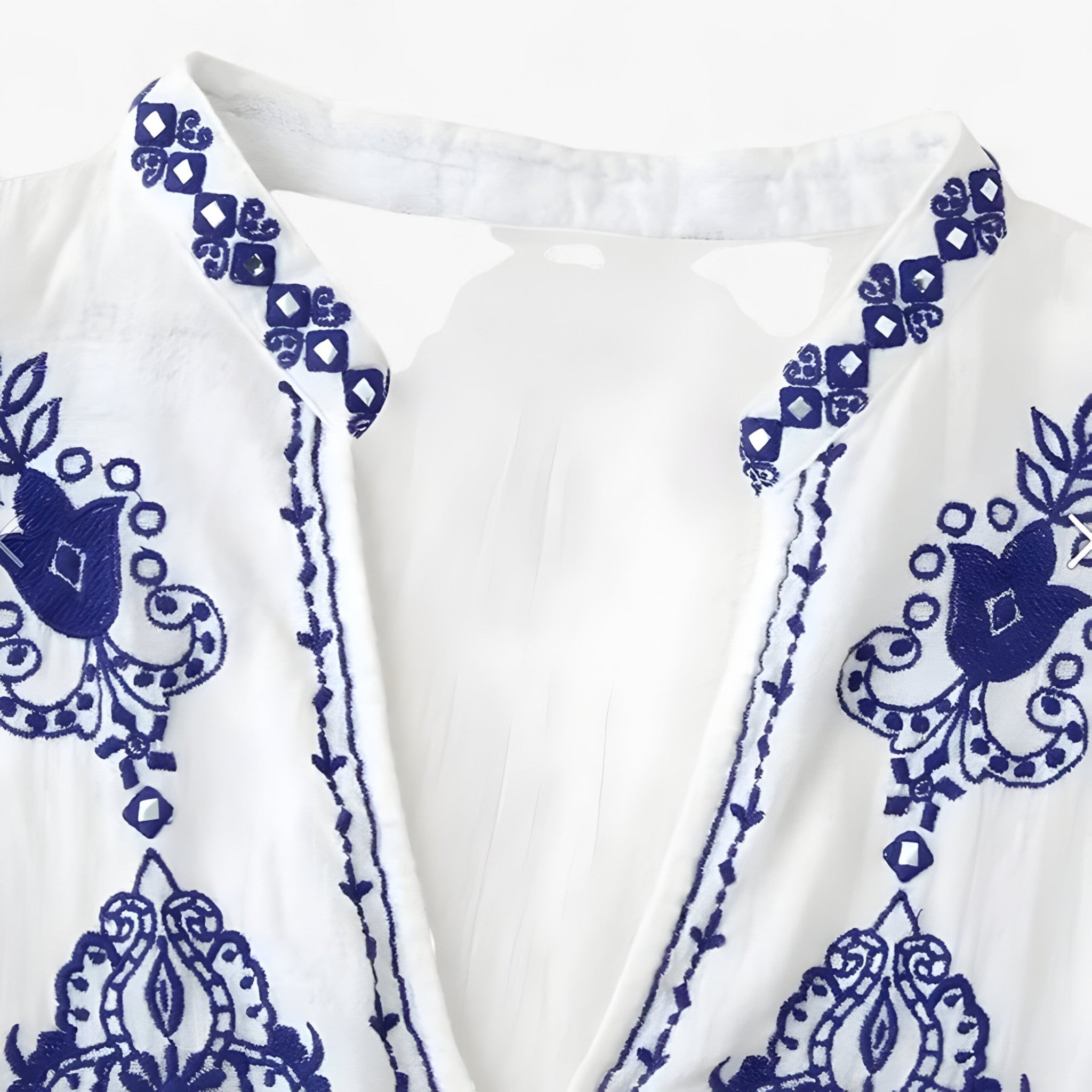 Alma | Boho-Bluse mit marineblauem Stickereimuster, lockere Passform