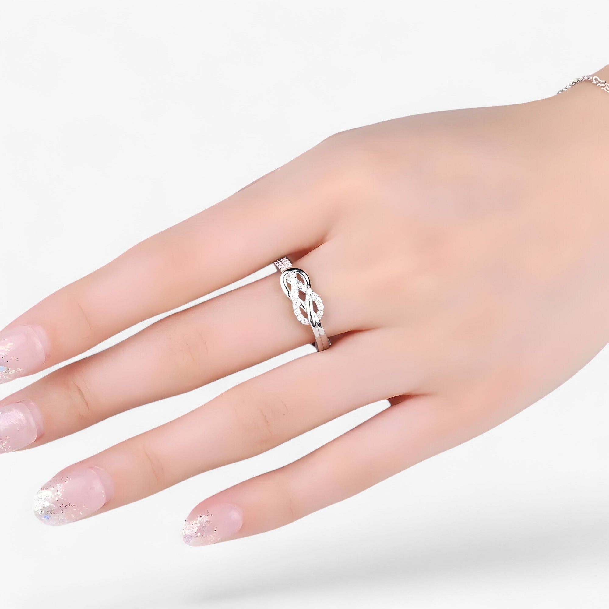 Stina | Unendlichkeit-Knoten Ring – Zeitlose Eleganz in Sterlingsilber