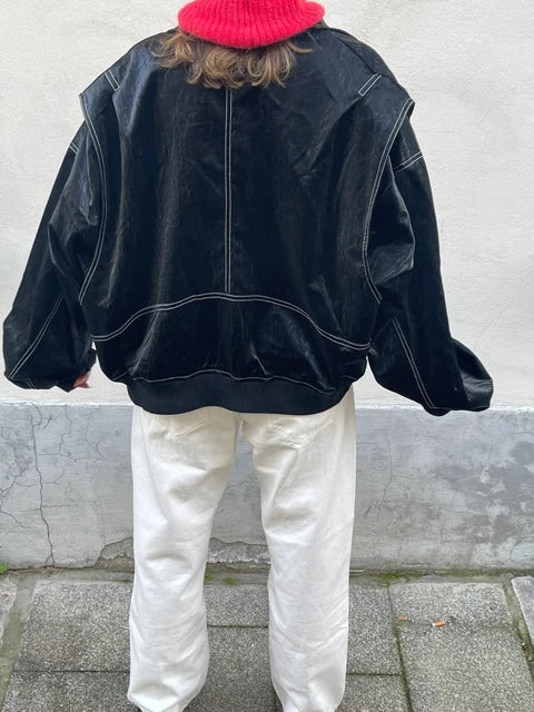 Schicke Damen-Kunstlederjacke - Schwarz - Schicke Damen-Kunstlederjacke - €25 - Concept Neurenberg