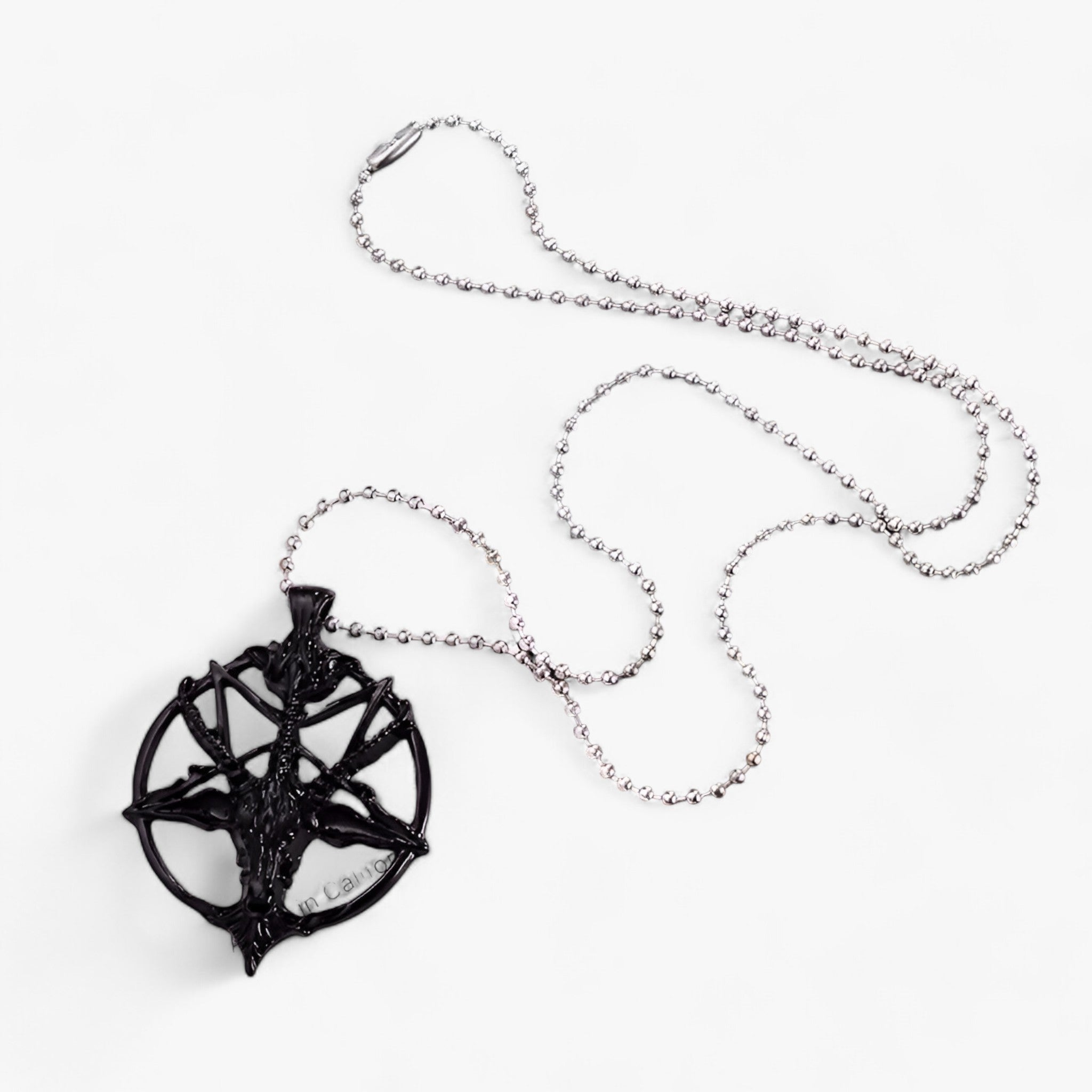 Halskette mit Pentagramm-Anhänger – Vintage-Charme - - Halskette mit Pentagramm-Anhänger – Vintage-Charme - €25 - Concept Frankfurt