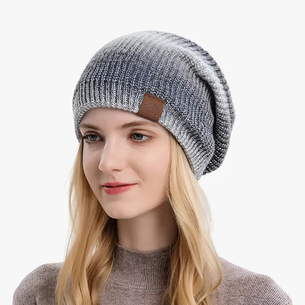 Bunte Plüschstrickmütze - Gemütlich und Modisch - - Bunte Plüschstrickmütze - Gemütlich und Modisch - €25 - Concept Frankfurt