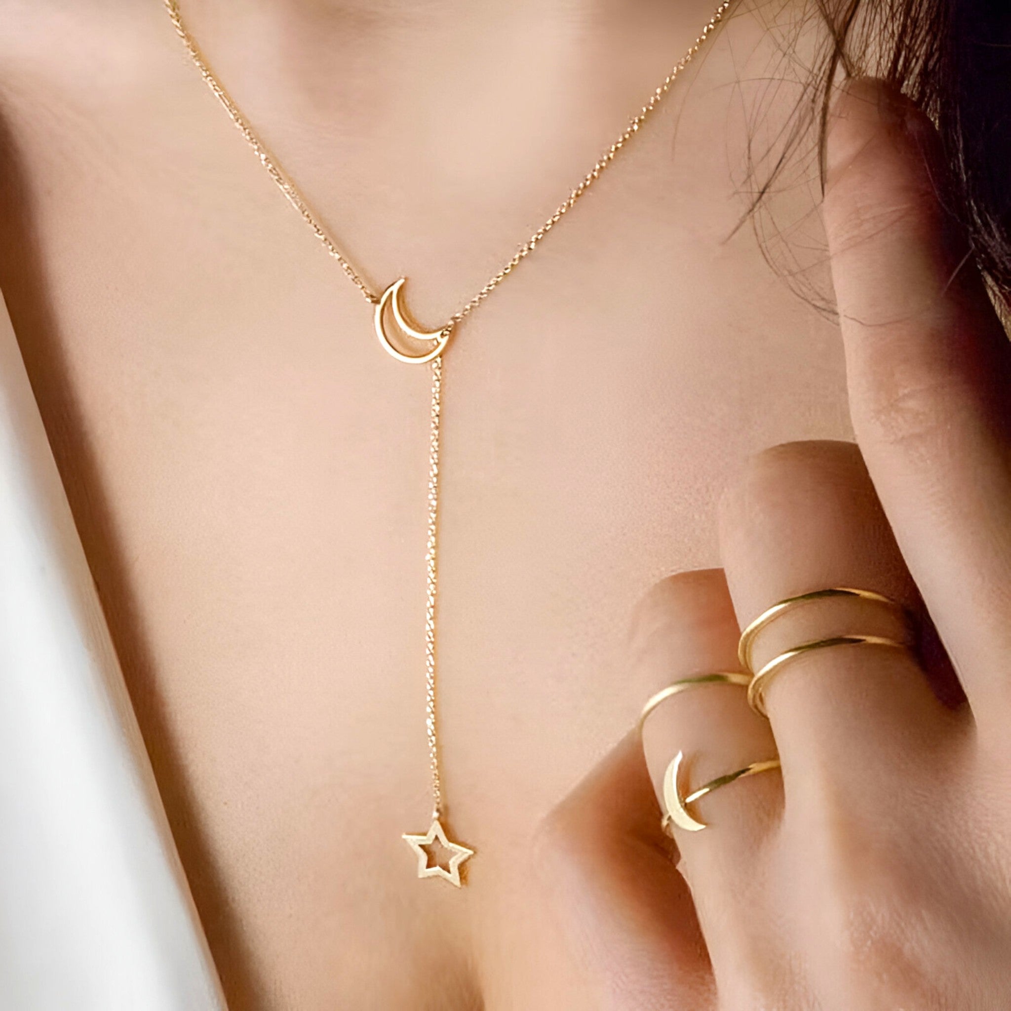 Moon Star Choker – Schlicht, aber schick - - Moon Star Choker – Schlicht, aber schick - €25 - Concept Frankfurt