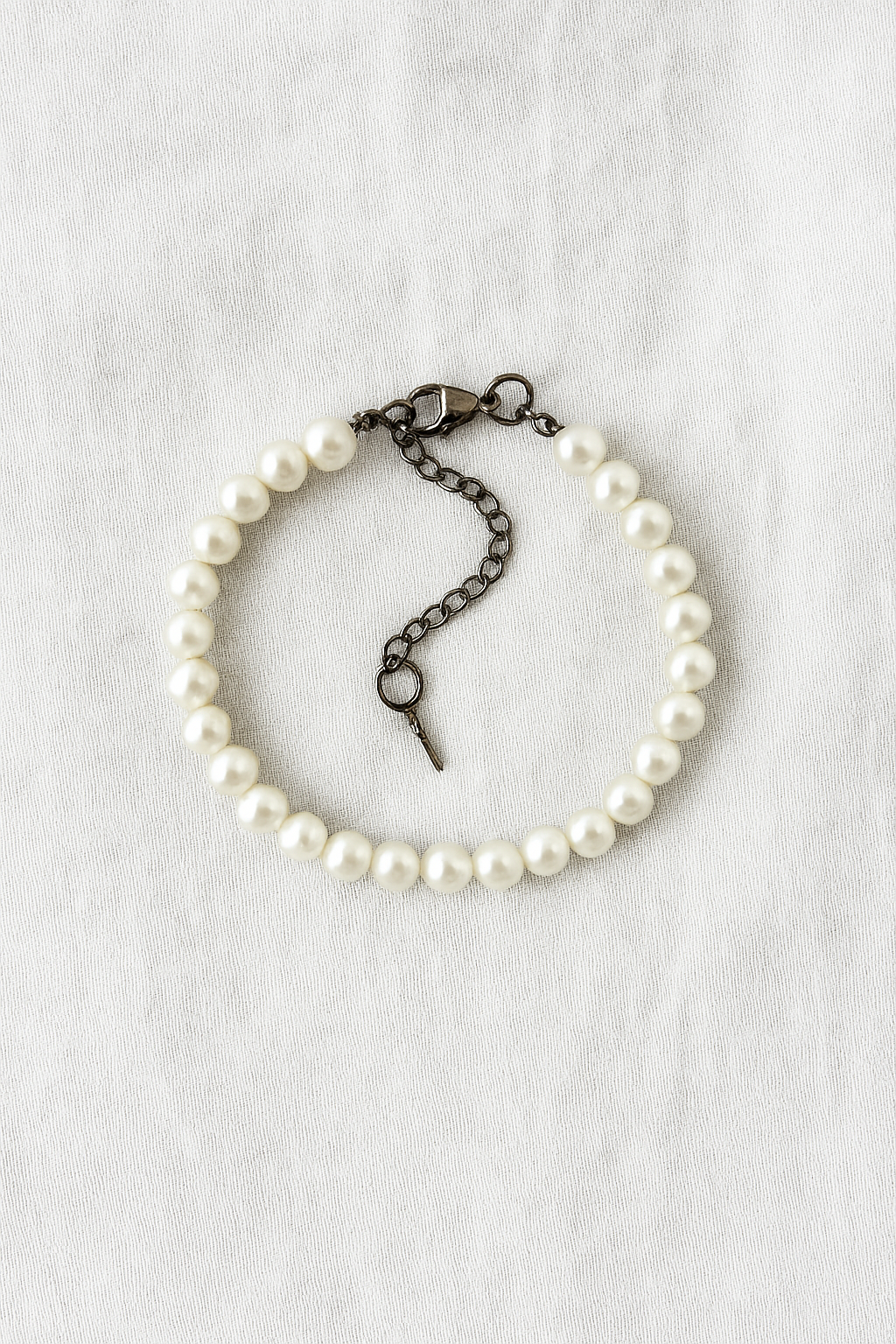Briella | Perlenarmband mit schwarzem Kettenverschluss
