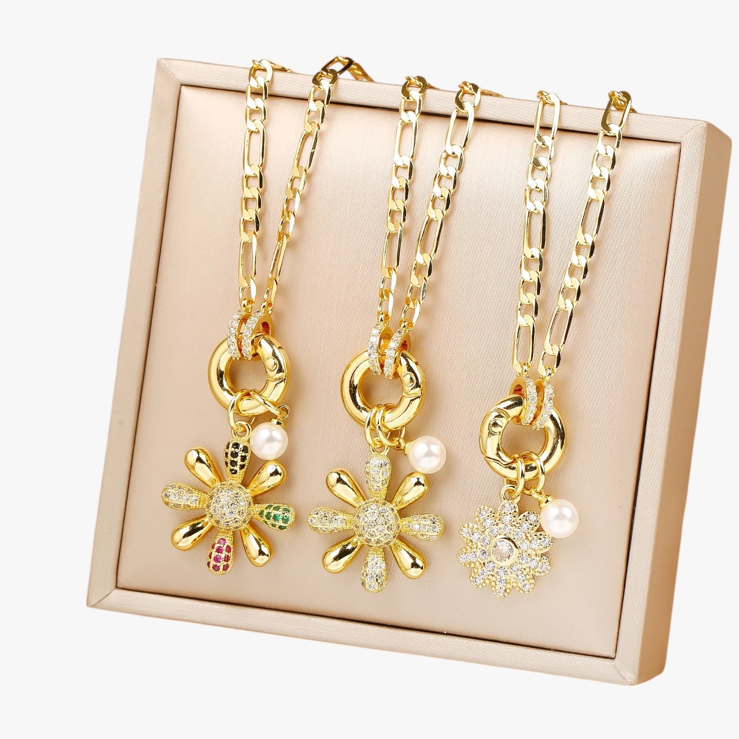 Sunny | Halskette mit Saphirblüte und glamourösen Zirkonia
