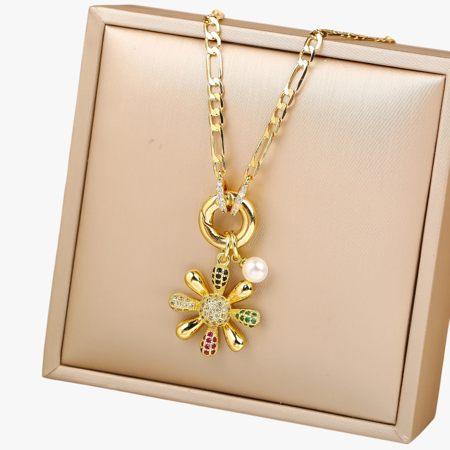 Sunny | Halskette mit Saphirblüte und glamourösen Zirkonia