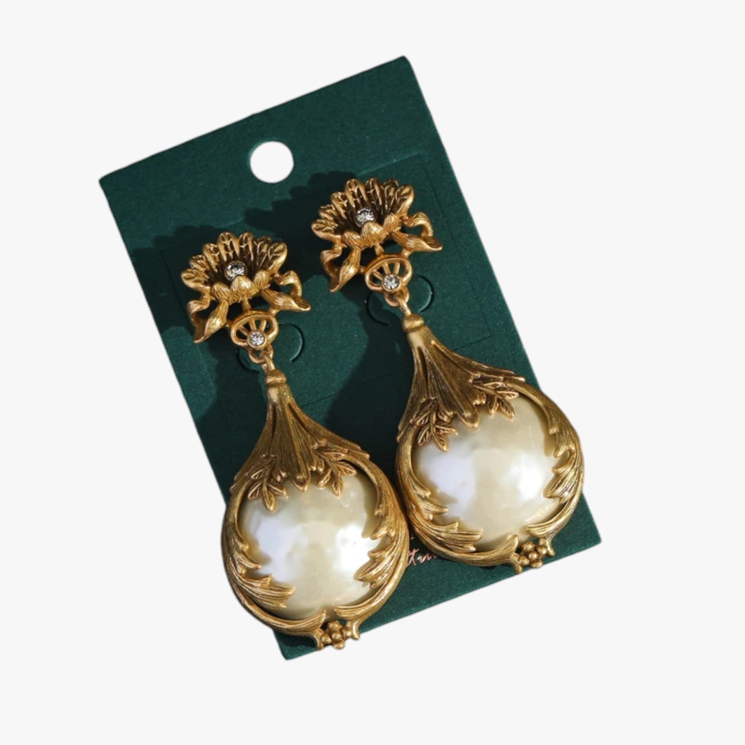 Zaria | Elegante Vintage-Ohrringe mit Perle und Blumenmustern in altgoldenem Stil