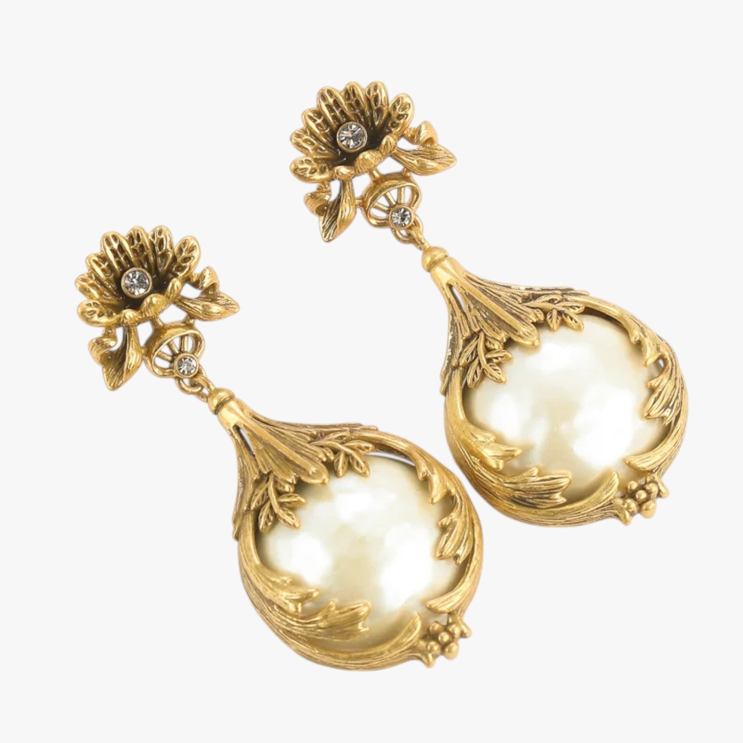 Zaria | Elegante Vintage-Ohrringe mit Perle und Blumenmustern in altgoldenem Stil
