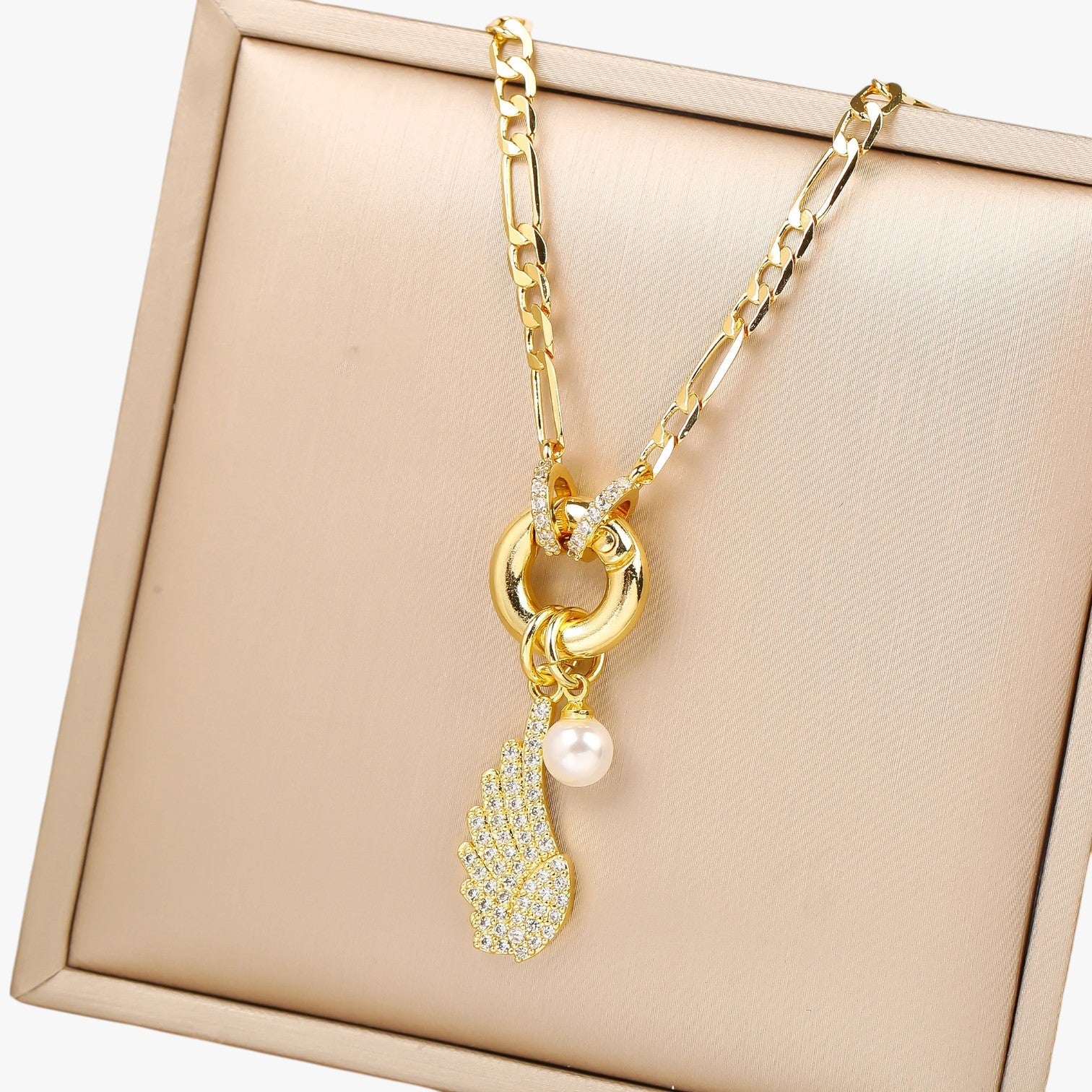 Malia | Halskette mit Flügeln und Schneckenhausblumen mit Diamanten
