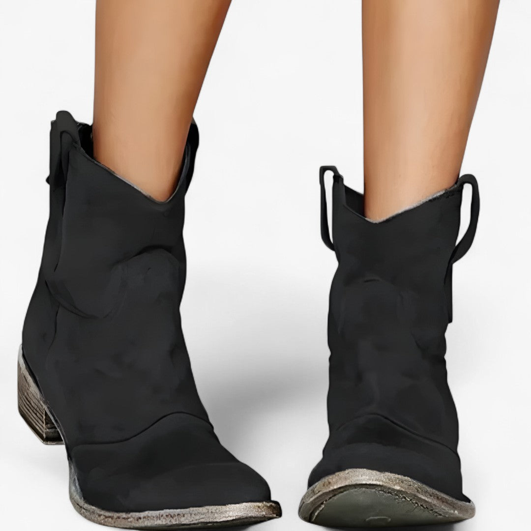 Bria | Western-Stiefelette in Wildlederoptik – Markanter Stil für jeden Tag