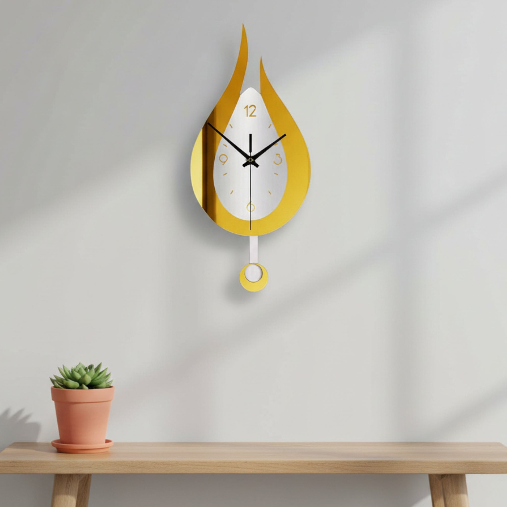 Moderne Wanduhr mit Wassertropfen-Design