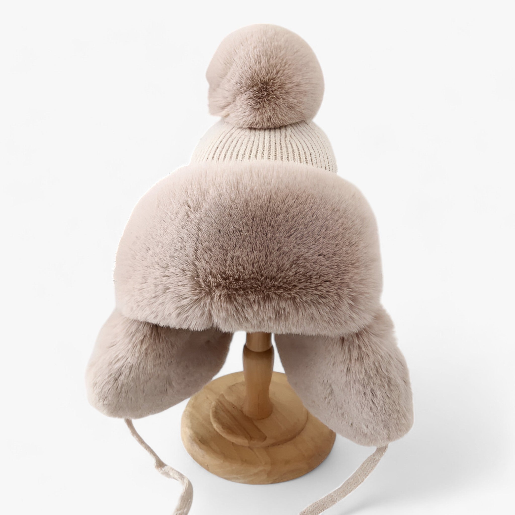 Fur Hat - Dicke Wärme mit eleganten Ohrenklappen - Beige Erwachsene - Fur Hat - Dicke Wärme mit eleganten Ohrenklappen - €25 - Concept Frankfurt