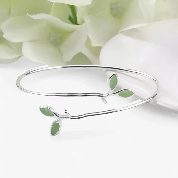 Silberarmband Bangle mit Grünem Blatt - Naturinspirierte Eleganz - - Silberarmband Bangle mit Grünem Blatt - Naturinspirierte Eleganz - €25 - Concept Frankfurt