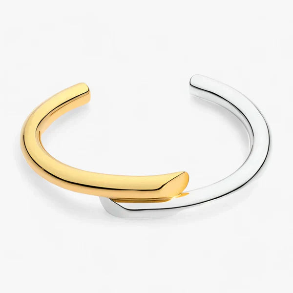 Einfaches Goldenes Manschettenarmband - Müheloser Chic - - Einfaches Goldenes Manschettenarmband - Müheloser Chic - €25 - Concept Frankfurt