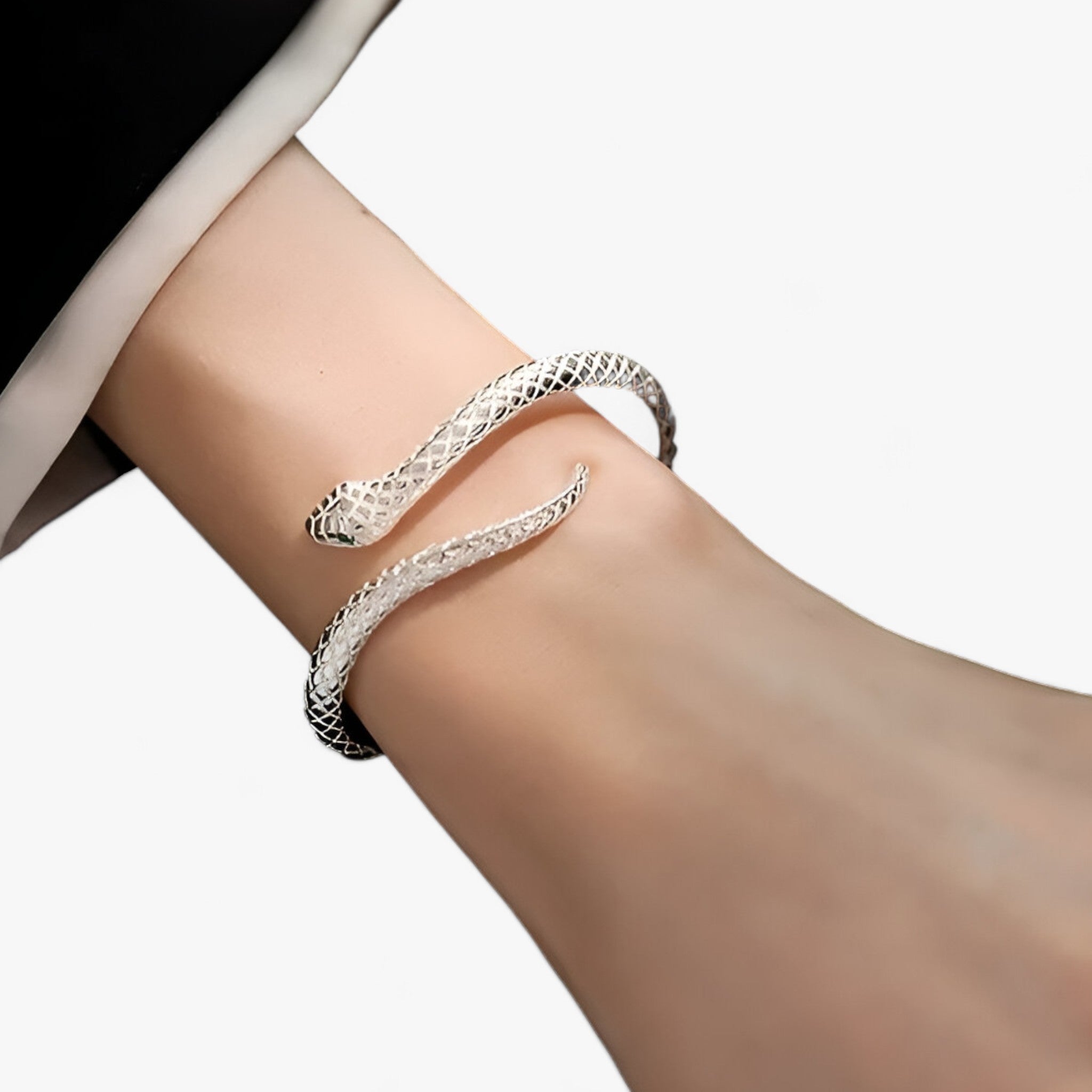 Schlangenarmband – Charm & elegantes Silber - - Schlangenarmband – Charm & elegantes Silber- €25 - Concept Frankfurt