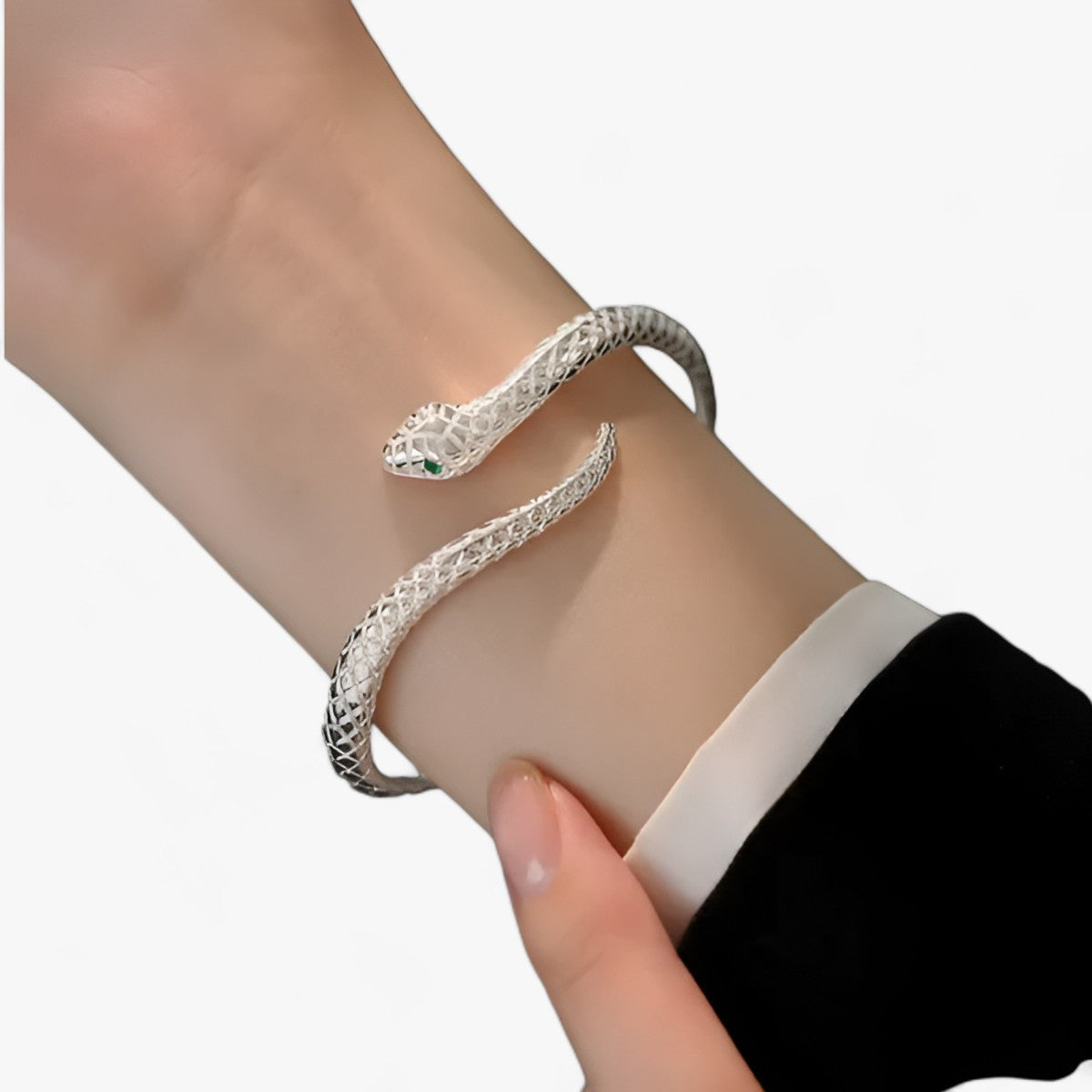 Elise | Silbernes Schlangen-Charm-Armband - Schlank und Stilvoll - - Elise | Silbernes Schlangen-Charm-Armband - Schlank und Stilvoll - €25 - Concept Frankfurt