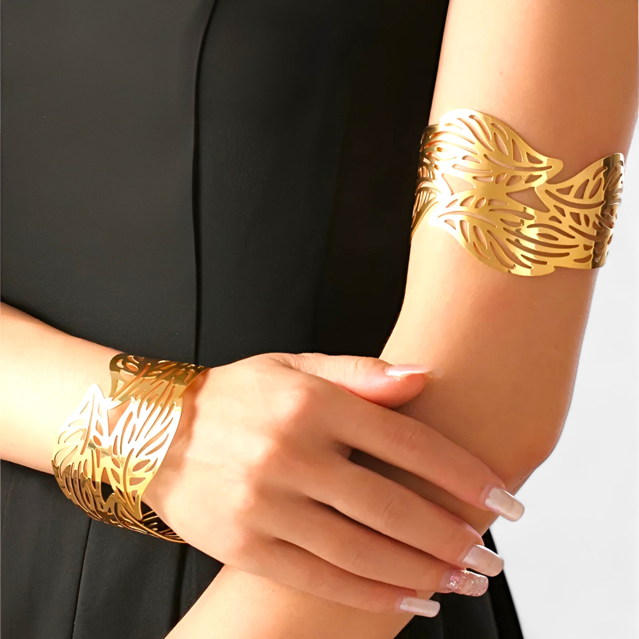 Armband aus Edelstahl mit Blattmotiv - Verleiht Ihrem Alltag Eleganz - - Armband aus Edelstahl mit Blattmotiv - Verleiht Ihrem Alltag Eleganz- €25 - Concept Frankfurt