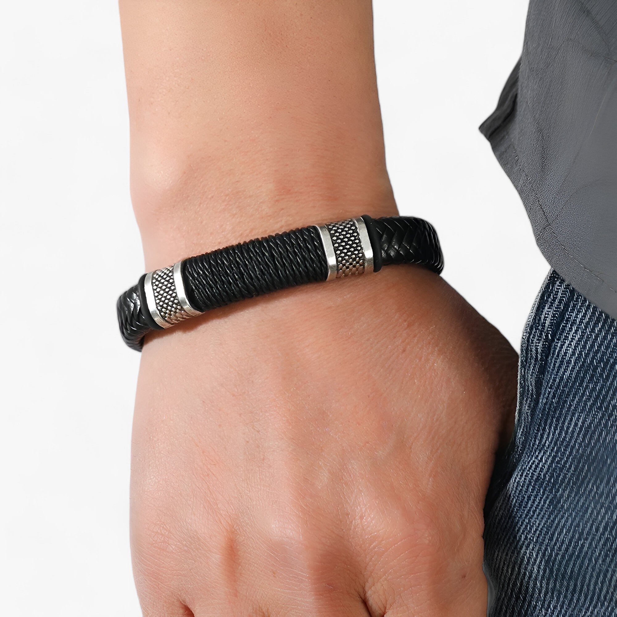 Premium Lederarmband - Stilvoll und langlebig für jeden Anlass - - Premium Lederarmband - Stilvoll und langlebig für jeden Anlass - €25 - Concept Frankfurt