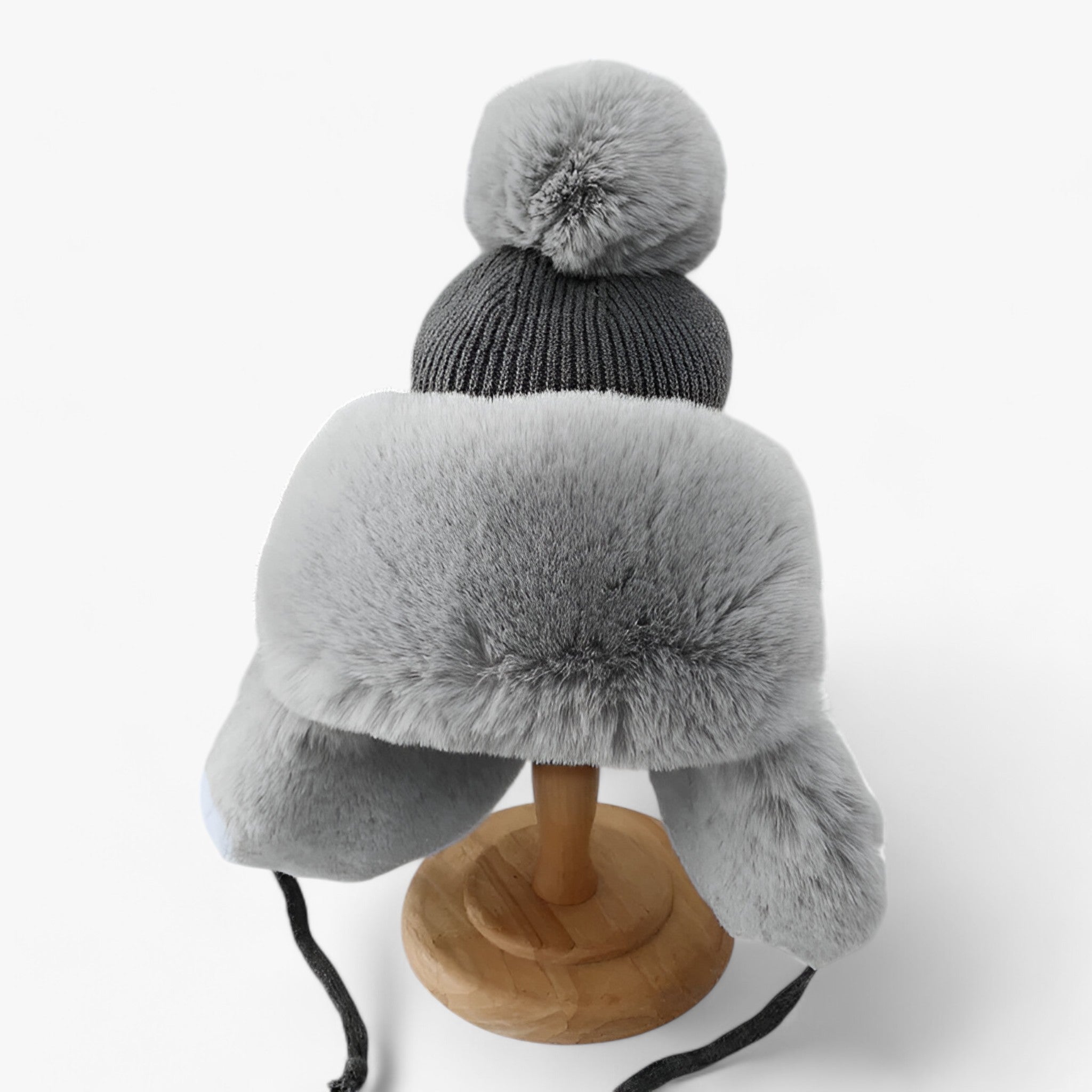 Fur Hat - Dicke Wärme mit eleganten Ohrenklappen - Grau Erwachsene - Fur Hat - Dicke Wärme mit eleganten Ohrenklappen - €25 - Concept Frankfurt