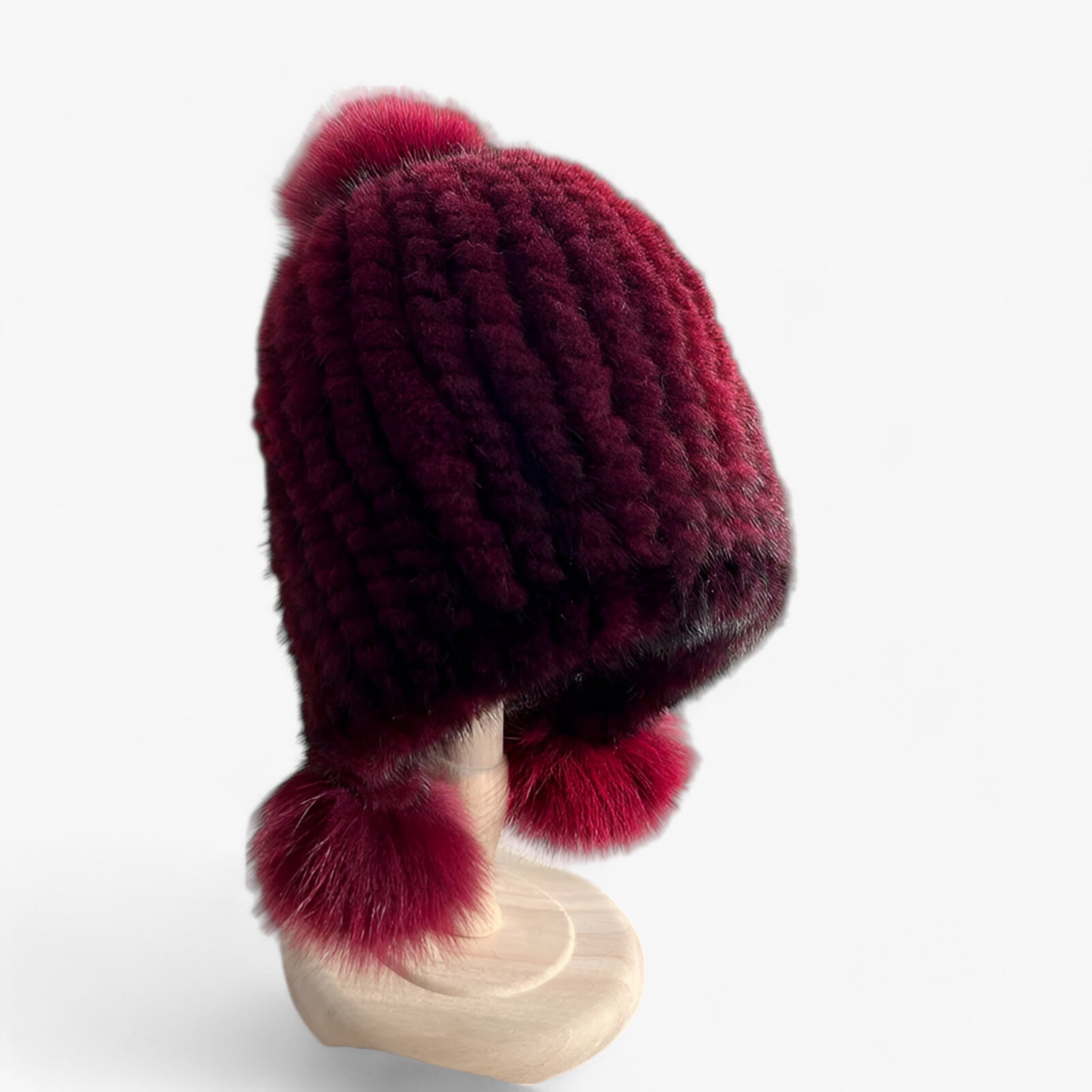 Mütze aus Nerzfell - Luxuriöse Wärme mit Fuchspelz-Pompom - weinrot Gummiband - Mütze aus Nerzfell - Luxuriöse Wärme mit Fuchspelz-Pompom - €25 - Concept Frankfurt