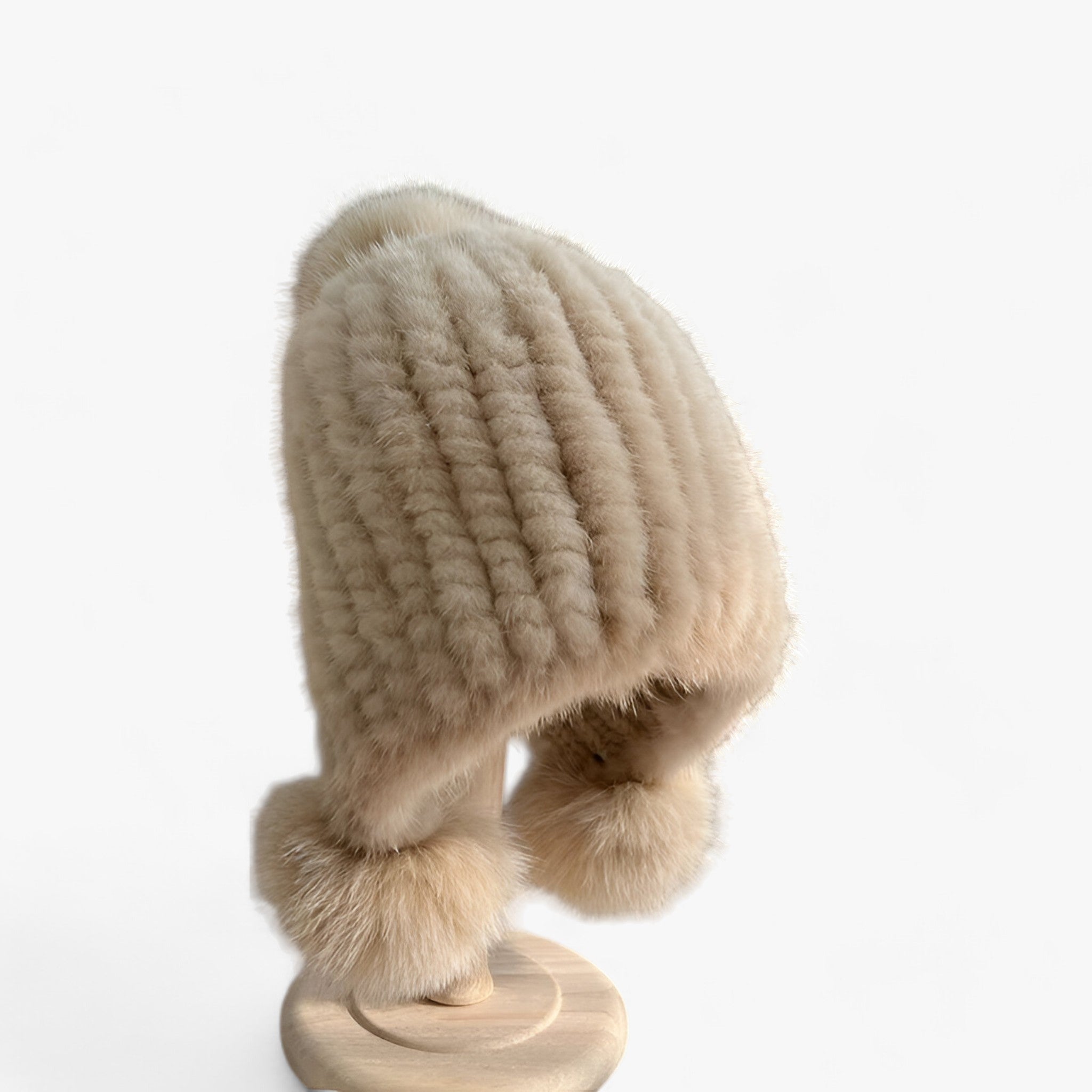 Mütze aus Nerzfell - Luxuriöse Wärme mit Fuchspelz-Pompom - beige Gummiband - Mütze aus Nerzfell - Luxuriöse Wärme mit Fuchspelz-Pompom - €25 - Concept Frankfurt